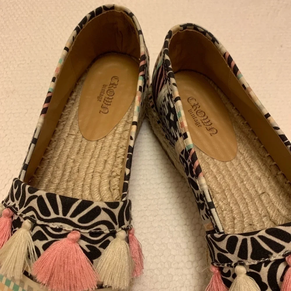 Like NEW CROWN vintage Kalani Flatform Slip-On